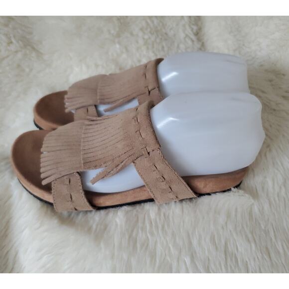 Minnetonka Slides Sandals Taupe Leather Low Heel Fringe Boho Slip On Women's 8 - Picture 4 of 8